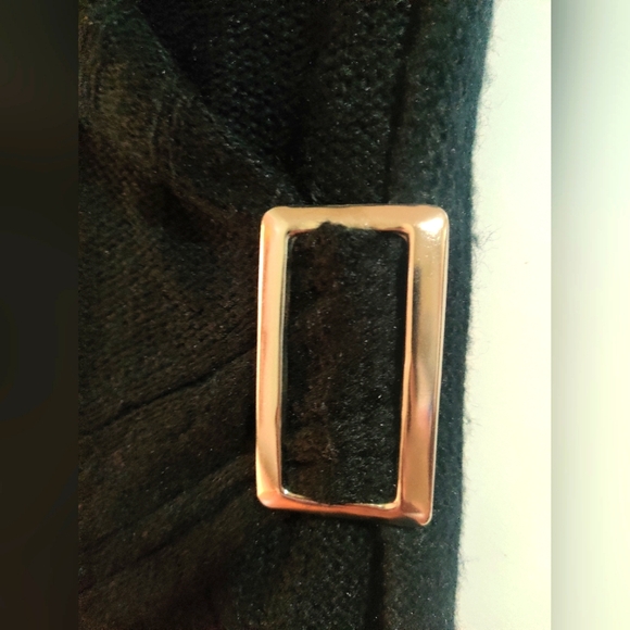 Derek Heart Cap Sleeve, cross Wrap Sweater with Buckle. Black-M - Picture 3 of 5